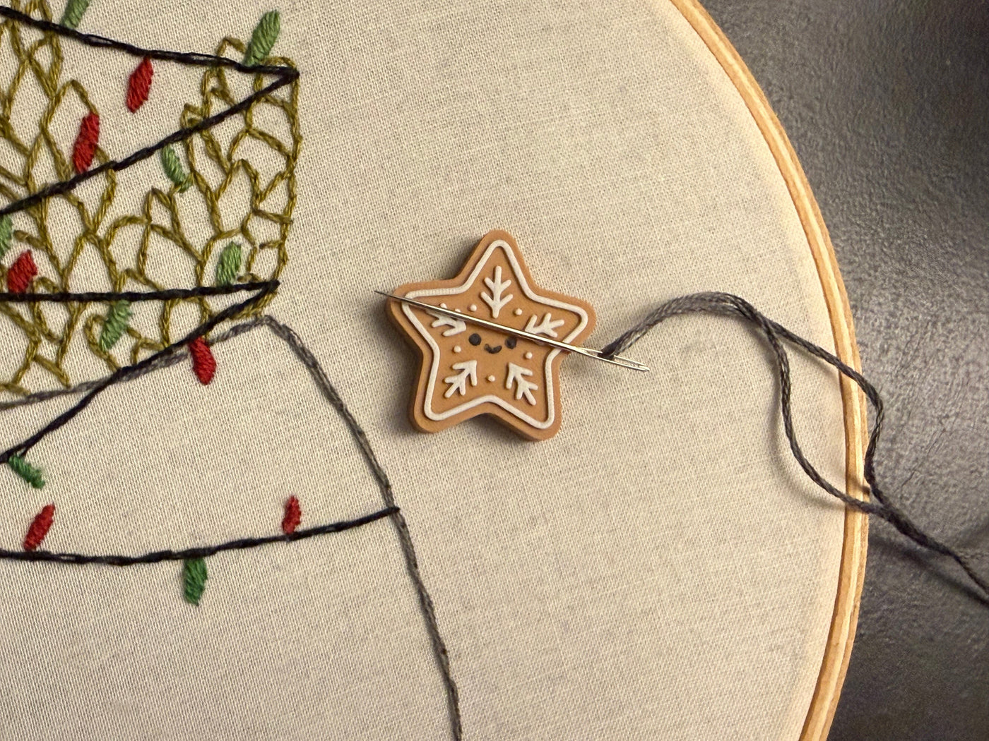 Gingerbread Star Kawaii Needleminder